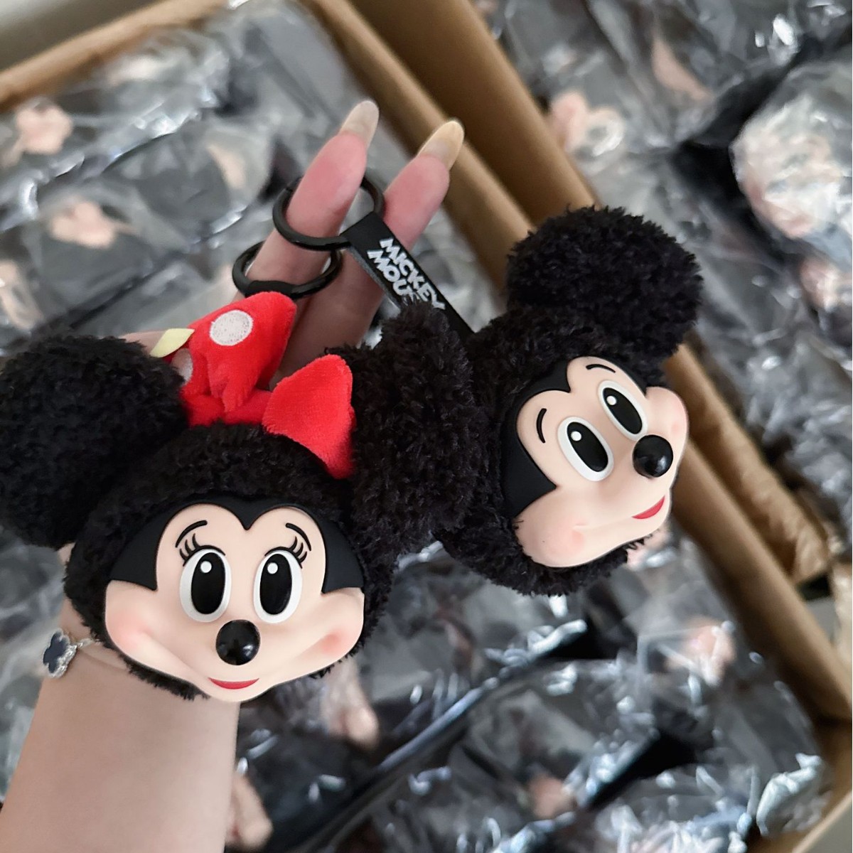 ミッキー ミニー ぬいぐるみ キーホルダー かわいいビニール - Carabiner Keychain のレビューと価格